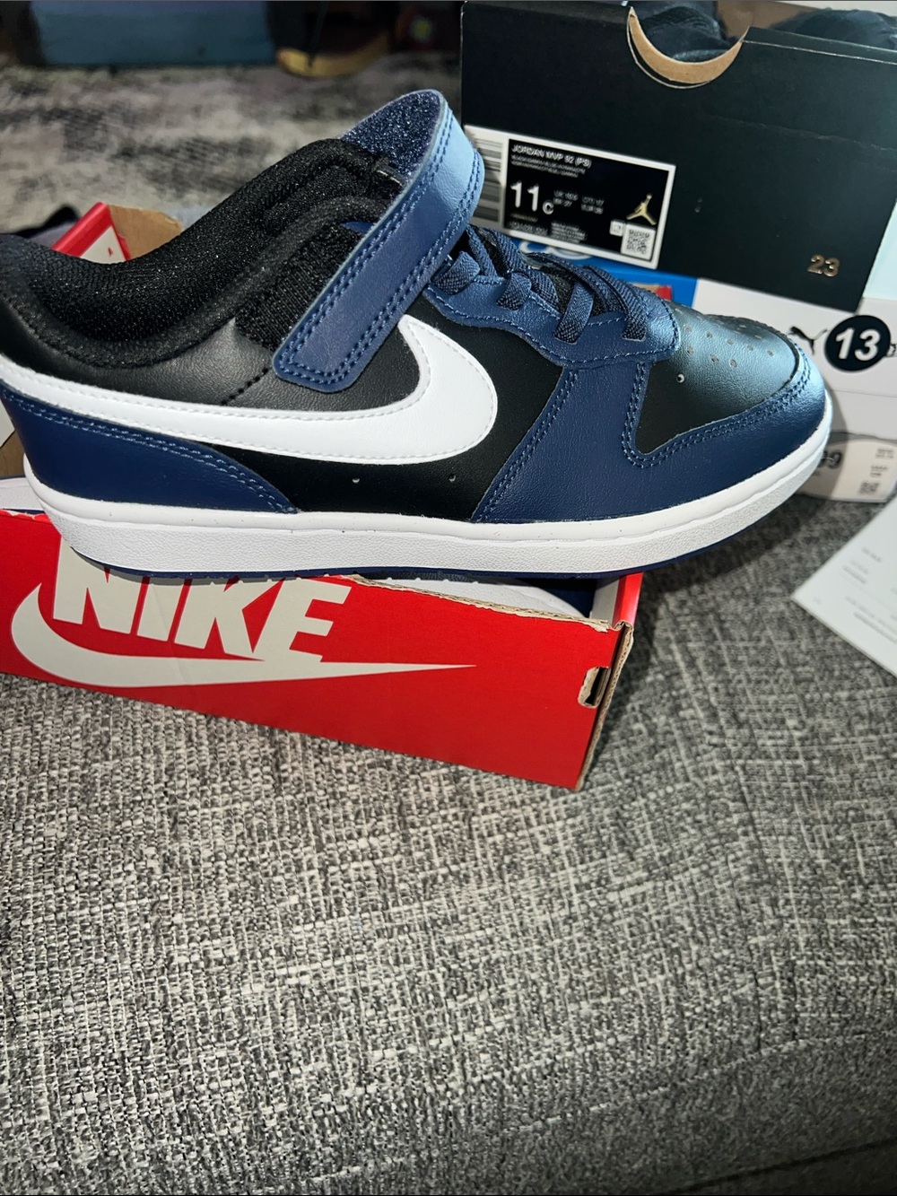 Nike Kids Blue, Black & White Low-Top Sneaker court borough low 2
